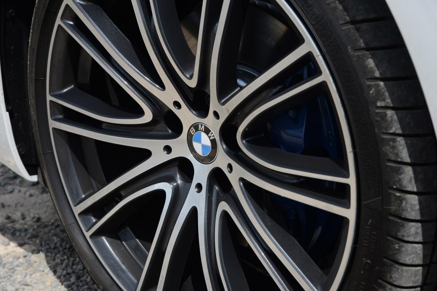 Колеса BMW 530e M Sport (G30) 2017 года  (UK) (фото 3 из 40)